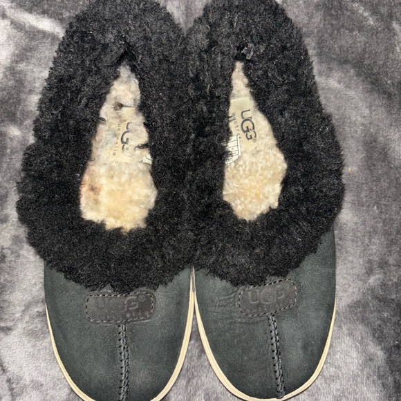 4 for $20 Size 2 Uggs - Picture 5 of 7